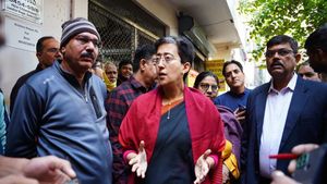 दिल्ली में 26 जनवरी तक सड़कों की बदल जाएगी सूरत, आतिशी मार्लेना ने अधिकारियों को दिए निर्देश