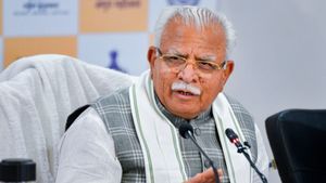 Haryana News: सरकारी योजनाओं का लाभ लेने के लिए कैसे बनाए परिवार पहचान पत्र, जानिए पूरी प्रक्रिया