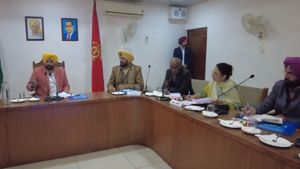 Punjab News: सीएम मान ने लॉन्च की NRI के लिए नई वेबसाइट, जानिए मिलेंगी कैसी सुविधाएं 