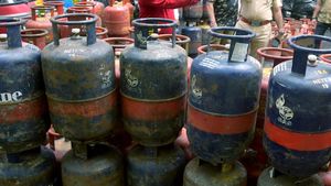 LPG Gas Price: खुशखबरी, नए साल से पहले ही सस्ता हुआ गैस सिलेंडर