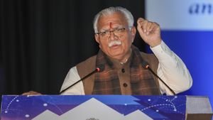 OPINION: बुजुर्गों के लिए 'श्रवण कुमार' बनी हरियाणा सरकार