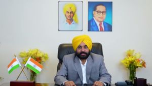 पंजाब: तुहाडे दुआर योजना हिट, डोरस्टेप डिलीवरी ने पकड़ी रफ्तार, सेवाओं के लिए बड़ी संख्या में लोग कर रहे फोन