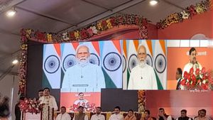 MP News: पीएम मोदी और सीएम यादव ने दी हुकुमचंद मिल के श्रमिकों को बड़ी सौगात, सौंपा 224 करोड़ का धनादेश