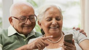 Senior Citizen के लिए शानदार हैं ये 5 सरकारी योजनाएं, जानिए नाम