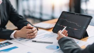 Aaj Ka Share Market: अल्ट्राटेक सीमेंट सहित इन शेयरों पर रखें पैनी नजर