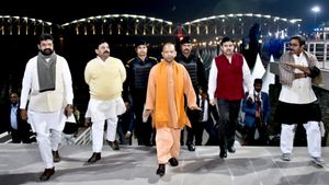 OPINION: उत्तर प्रदेश में निवेश और उद्योग के विकास के लिए बड़े कदम उठा रही योगी सरकार