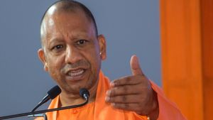 खाद की जमाखोरी के खिलाफ सख्त योगी सरकार, जाना पड़ेगा जेल