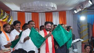 केंद्रीय मंत्री ने गुंटूर से 3 ट्रेनों को दिखाई हरी झंडी, आंध्र प्रदेश में चल रहे 32 रेलवे प्रोजेक्‍ट