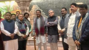 कटक रेलवे स्टेशन के स्टॉल पहुंचे रेलवे मंत्री, कही बड़ी बात