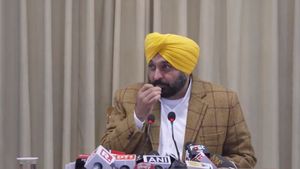 पंजाब: 'इनका ध्यान रखना हमारा कर्तव्य', CM भगवंत मान ने शहीदों की विधवाओं की पेंशन में 4 हजार की बढ़ोतरी की 