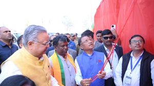 Chhattisgarh: सीएम विष्णुदेव साय ने किया सूरजपुर का दौरा, जनता को दी 27.72 करोड़ के 30 विकास कार्यों की सौगात  