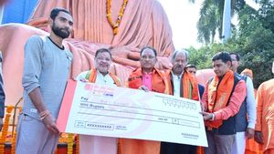 Chhattisgarh: सीएम विष्णुदेव साय ने दी 50 युवाओं को बड़ी सौगात, युवा दिवस पर सौंपा ऑफर लैटर