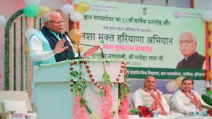 Haryana News: हरियाणा सरकार लोगों को घर बैठे दे रही पेंशन, जानिए कैसे उठा सकते हैं योजना का लाभ