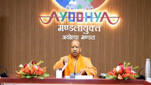 उत्तर प्रदेश में अब ग्रामीण सड़कों की बदलेगी तस्वीर, योगी सरकार लेकर आई नई नीति 