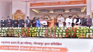 UP News: आधी आबादी को सशक्त किए बिना हम भारत को सशक्त और समर्थ नहीं बना सकते: सीएम योगी