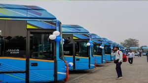 AAP सरकार  जल्‍द दिल्‍ली की सड़कों पर उतारेगी 500 और इलेक्ट्रिक बसें, हर दिन 40 लाख लोग बस में कर रहे यात्रा 