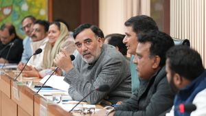 दिल्ली के गांवों का कायाकल्प करेगी केजरीवाल सरकार, 250 करोड़ रुपए की नई सड़क परियोजनों को दी मंजूरी 