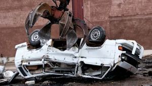 Delhi Car Scrap Policy: पुरानी कार को स्क्रैप कराने पर कैसे मिलेगी 50 हजार रुपए सब्सिडी? जानिए 