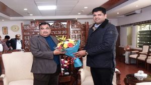 Haryana News: डिप्टी सीएम दुष्यंत चौटाला और नितिन गडकरी की मुलाकात, इन प्रोजेक्ट्स को मिली मंजूरी 