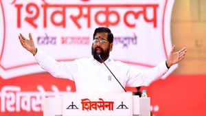 महाराष्ट्र सरकार 10 रुपए में  हर रोज 10 लाख लोगों को देगी भोजन