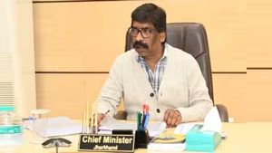 झारखंड सरकार ने ली जनजाति परिवारों की सुध, शुरू की आदिम जनजाति डाकिया खाद्यान्न योजना  