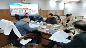 Haryana News: हरियाणा सरकार प्रदेश में लगाएगी 82 हजार लाईटें, शहरी निकाय मंत्री ने अधिकारियों को दिए निर्देश  