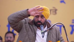 पंजाब: तीर्थ यात्रियों को अब हवाई जहाज से तीर्थ कराएंगे सीएम भगवंत मान, केंद्र पर साधा निशाना 