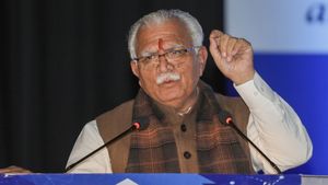 Haryana News: हरियाणा सरकार बीपीएल परिवारों को देगी फोर्टिफाइड सरसों का तेल, जानिए कैसे ले सकते हैं लाभ