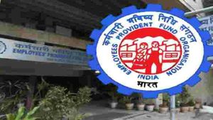 EPFO: दस्तावेज की लिस्ट से बाहर हुआ Aadhar Card, जन्म तिथि के लिए नहीं होगा मान्य