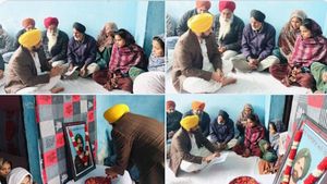 पंजाब: CM भगवंत मान ने अग्निवीर शहीद के परिवार को सौंपा एक करोड़ का चेक, एक सदस्य को मिलेगी सरकारी नौकरी