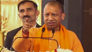 योगी आदित्यनाथ ने उद्यमियों को वितरित किए 51,000 करोड़ के लोन