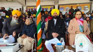 पंजाब: आप विधायक ने मुख्यमंत्री तीर्थ योजना के तहत जत्था को हरी झंडी दिखाकर किया रवाना