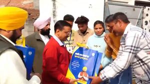 पंजाब: घर-घर राशन योजना शुरू, सीएम केजरीवाल और मुख्यमंत्री भगवंत मान ने दिखाई हरी झंडी