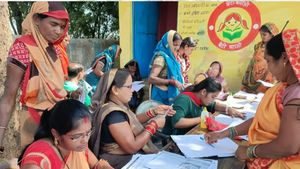 छत्तीसगढ़: महतारी वंदन योजना के लिए फॉर्म भरना शुरू, महिलाओं में दिख रहा है उत्साह