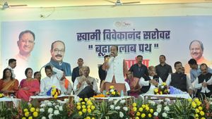 CG: डिप्टी सीएम अरुण साव ने किया बूढ़ातालाब पथ' का लोकार्पण, रायपुर के विवेकानंद सरोवर में हुआ है निर्माण 