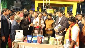 Chhattisgarh: महिला समूहों उठाया शासन की नीतियों का लाभ, जशपुर ब्राण्ड के नाम से शुरू की उत्पादों की बिक्री