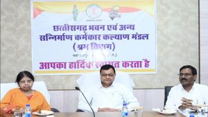 Chhattisgarh: श्रम मंत्री  लखनलाल देवांगन ने मुख्यमंत्री निर्माण श्रमिक पेंशन सहायता योजना का किया शुभारंभ    