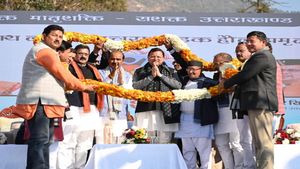 Uttarakhand News: सीएम धामी मातृशक्ति आजीविका महोत्सव में हुए शामिल, 111 करोड़ के चेक किए वितरित