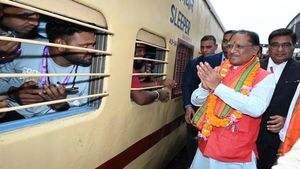 अयोध्या के लिए छत्तीसगढ़ से आस्था स्पेशल ट्रेन रवाना, सीएम विष्णु देव साय ने दिखाई हरी झंडी 