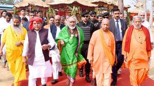 महाकुंभ मेले के लिए नीति में योगी सरकार ने किया बदलाव, 21 प्रोजेक्ट्स को मिली मंजूरी