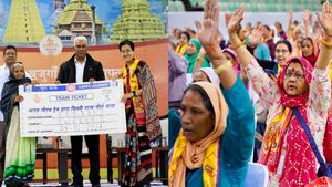 Pilgrimage Scheme: दिल्ली से 92वीं ट्रेन द्वारकाधीश के लिए रवाना, मंत्री आतिशी बोलीं- बुजुर्गों के सपने हो रहे