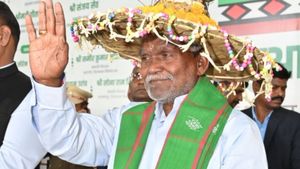 Jharkhand: अबुआ आवास योजना के तहत घर बनाने वाले लाभार्थियों को सीएम सोरेन ने सौंपी पहली किस्‍त 