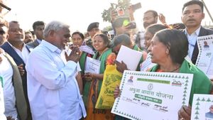 झारखंड में अबुआ आवास योजना क्‍या है? लाभार्थियों को मिली पहली किस्‍त 