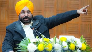 पंजाब: सीएम भगवंत मान ने आम आदमी क्लीनिक और सरकारी अस्पतालों में डोर-टू-डोर सेवाओं की समीक्षा की 