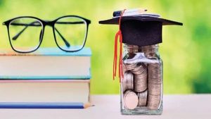 CBSE Udaan Scheme: खासतौर से बेटियों के लिए बनाई गई है उड़ान योजना, जानें क्या होगा फायदा, ऐसे करें अप्लाई