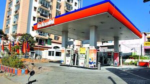 Petrol Diesel Price Today: आज उत्तर प्रदेश और बिहार में बदले पेट्रोल और डीजल के रेट 