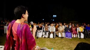 दिल्‍ली की केजरीवाल सरकार पार्कों को रोशनी से कर रही रौशन, आतिशी ने किया नई लाइटों का उद्घाटन 