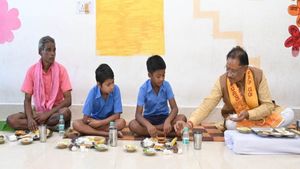 OPINION: सीएम विष्णुदेव ने बताया  अन्नदान है  महादान, स्कूली बच्चों को न्योता भोजन में मिलेगा पौष्टिक आहार
