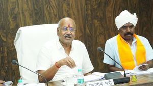 Chhattisgarh: नारायणपुर के 412 पिछड़े गांवों में शुरू होगी नल जल योजना, मंत्री बृजमोहन अग्रवाल ने दिए निर्देश 