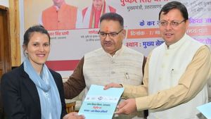 Uttarakhand: सीएम धामी ने 393 नवनियुक्‍त ग्राम विकास अधिकारियों को सौंपे नियुक्ति पत्र 